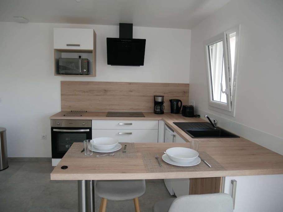 Studio Lumineux Avec Terrasse ลารอช-ซูร์-ยง ภายนอก รูปภาพ
