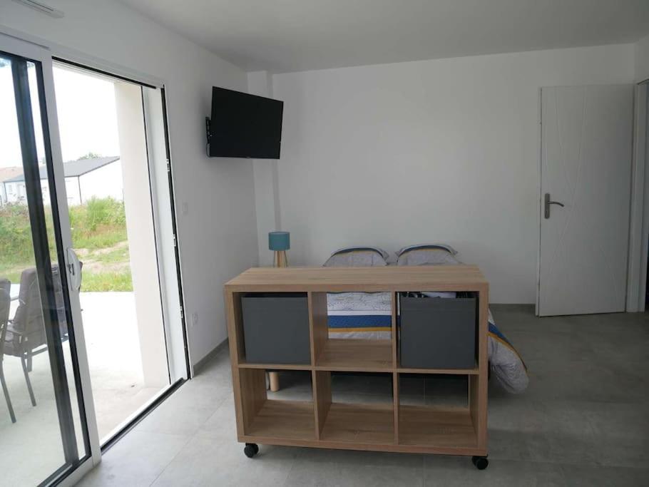 Studio Lumineux Avec Terrasse ลารอช-ซูร์-ยง ภายนอก รูปภาพ
