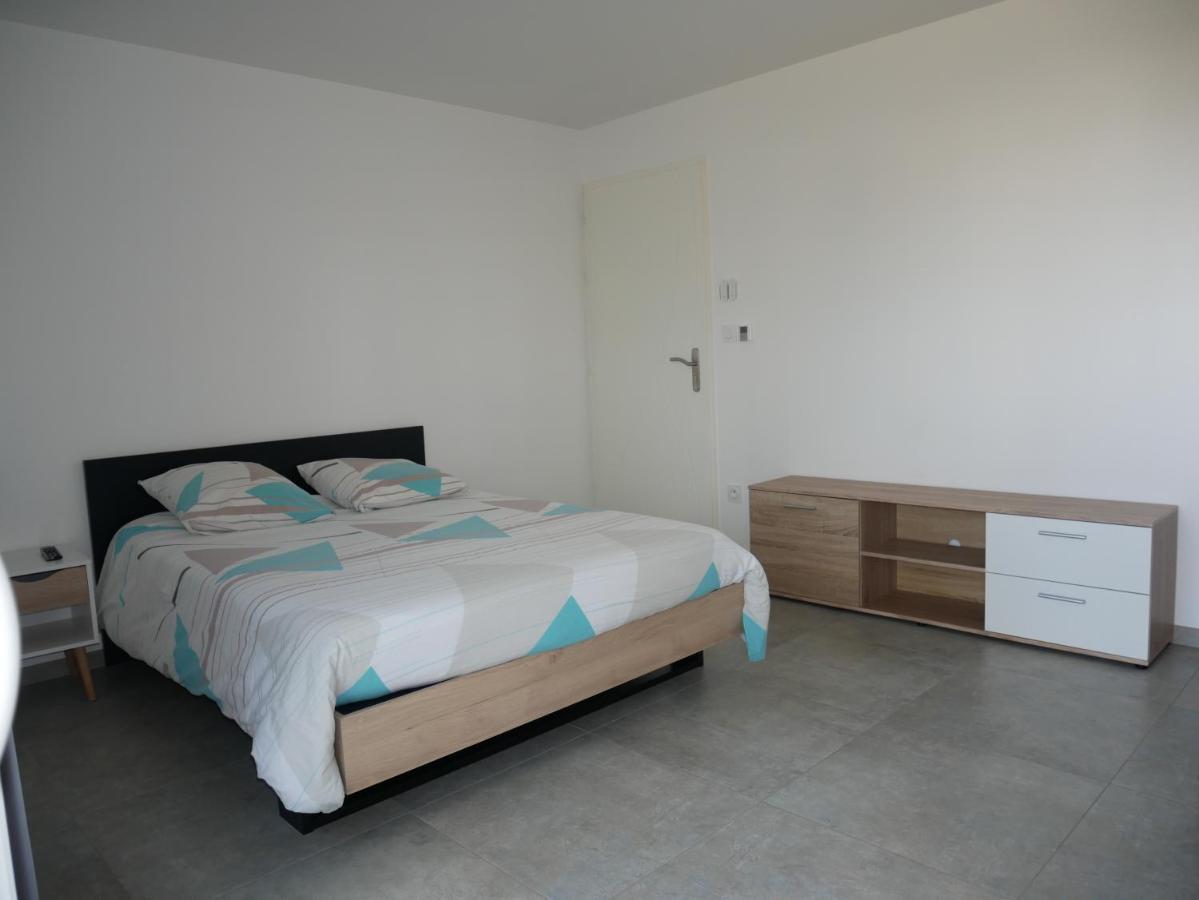 Studio Lumineux Avec Terrasse ลารอช-ซูร์-ยง ภายนอก รูปภาพ