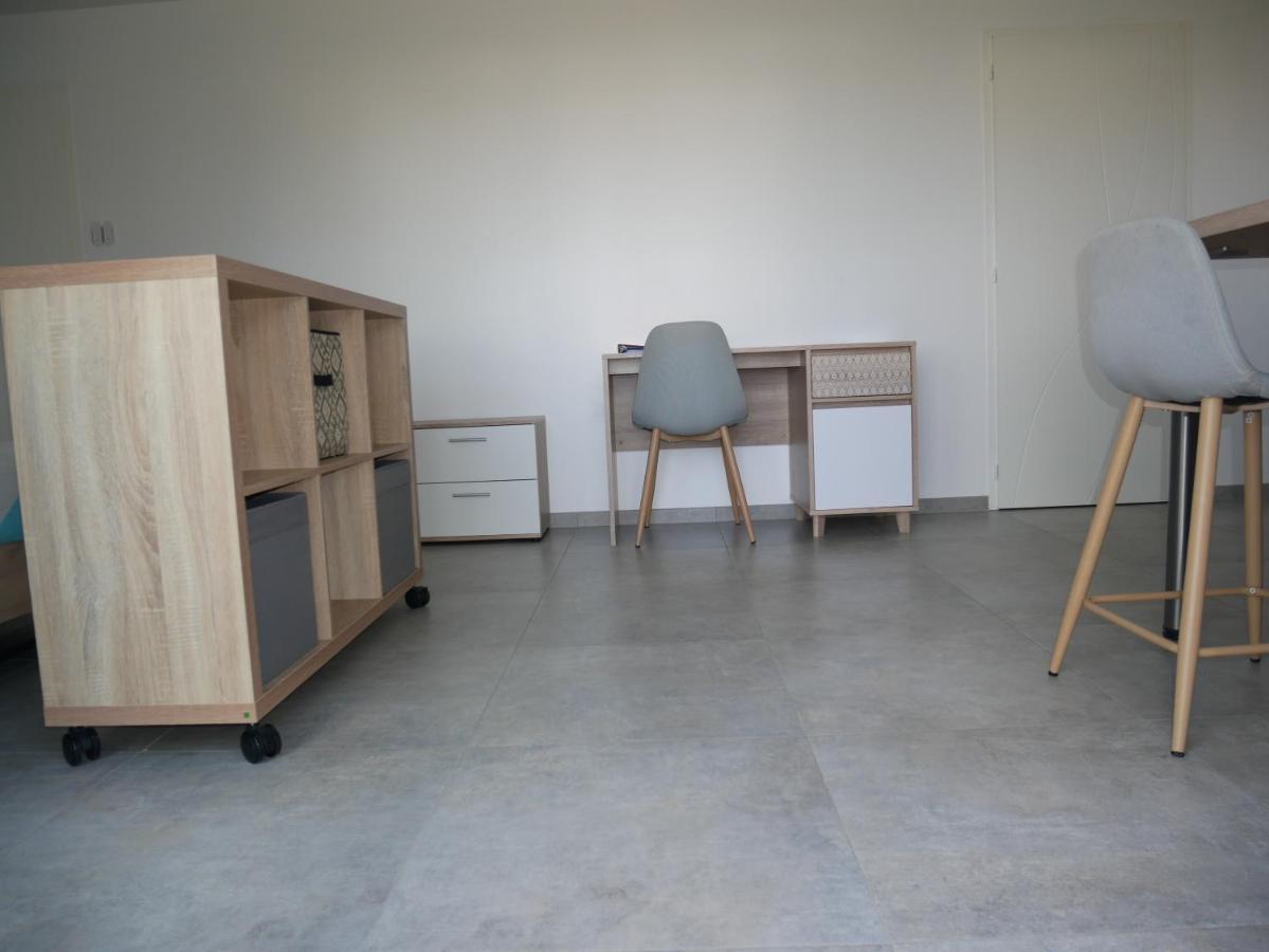 Studio Lumineux Avec Terrasse ลารอช-ซูร์-ยง ภายนอก รูปภาพ