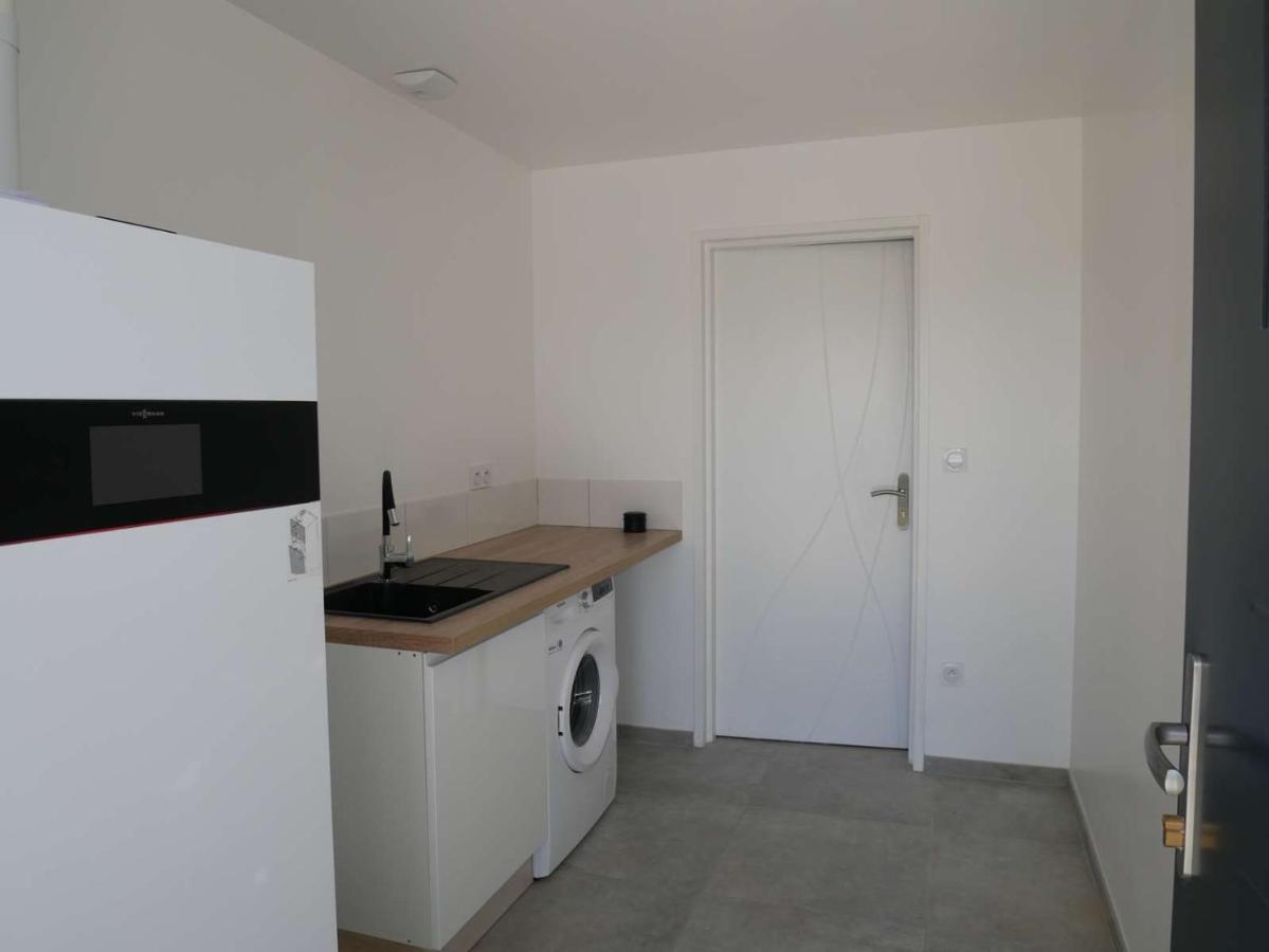 Studio Lumineux Avec Terrasse ลารอช-ซูร์-ยง ภายนอก รูปภาพ