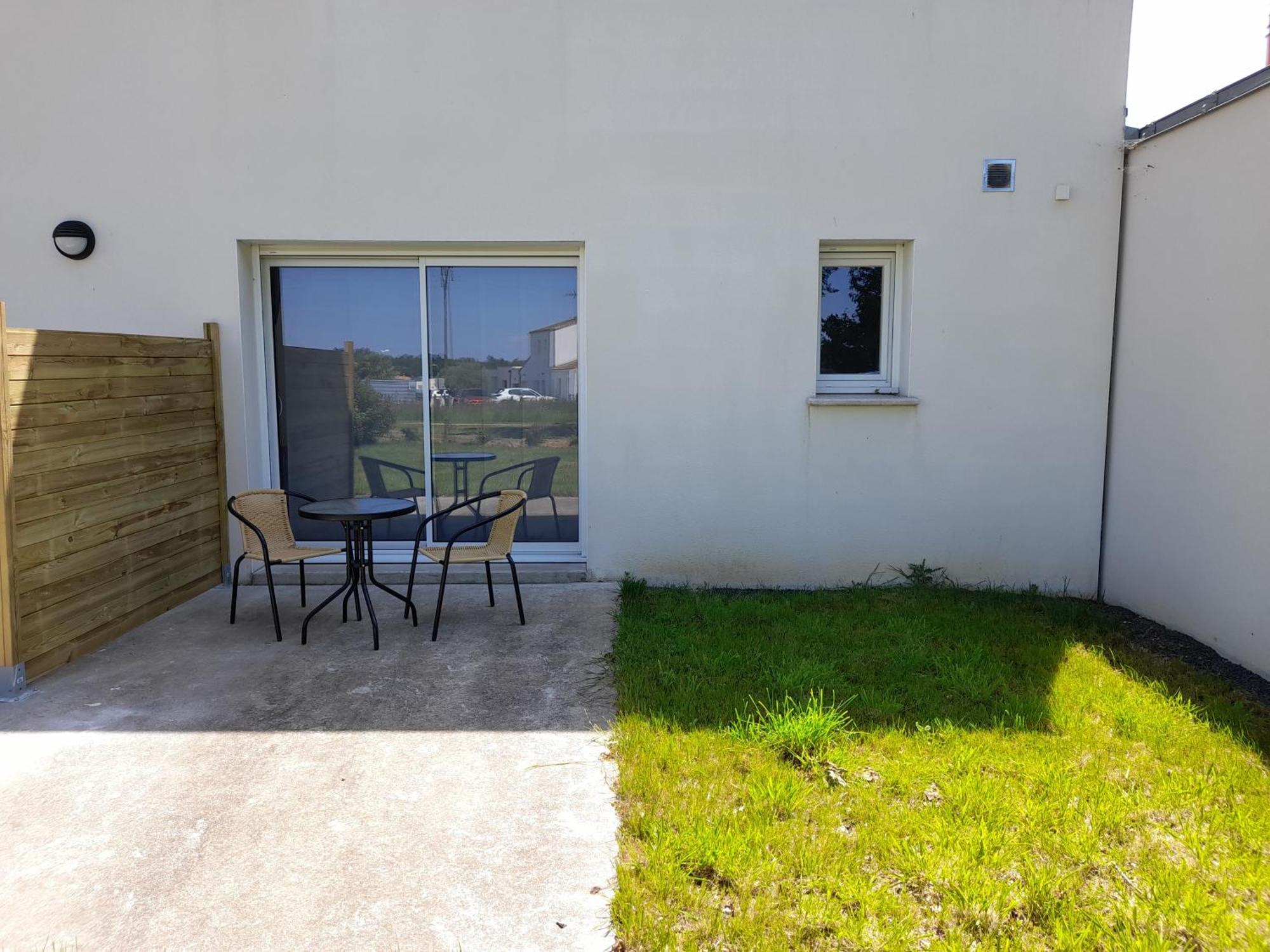 Studio Lumineux Avec Terrasse ลารอช-ซูร์-ยง ภายนอก รูปภาพ