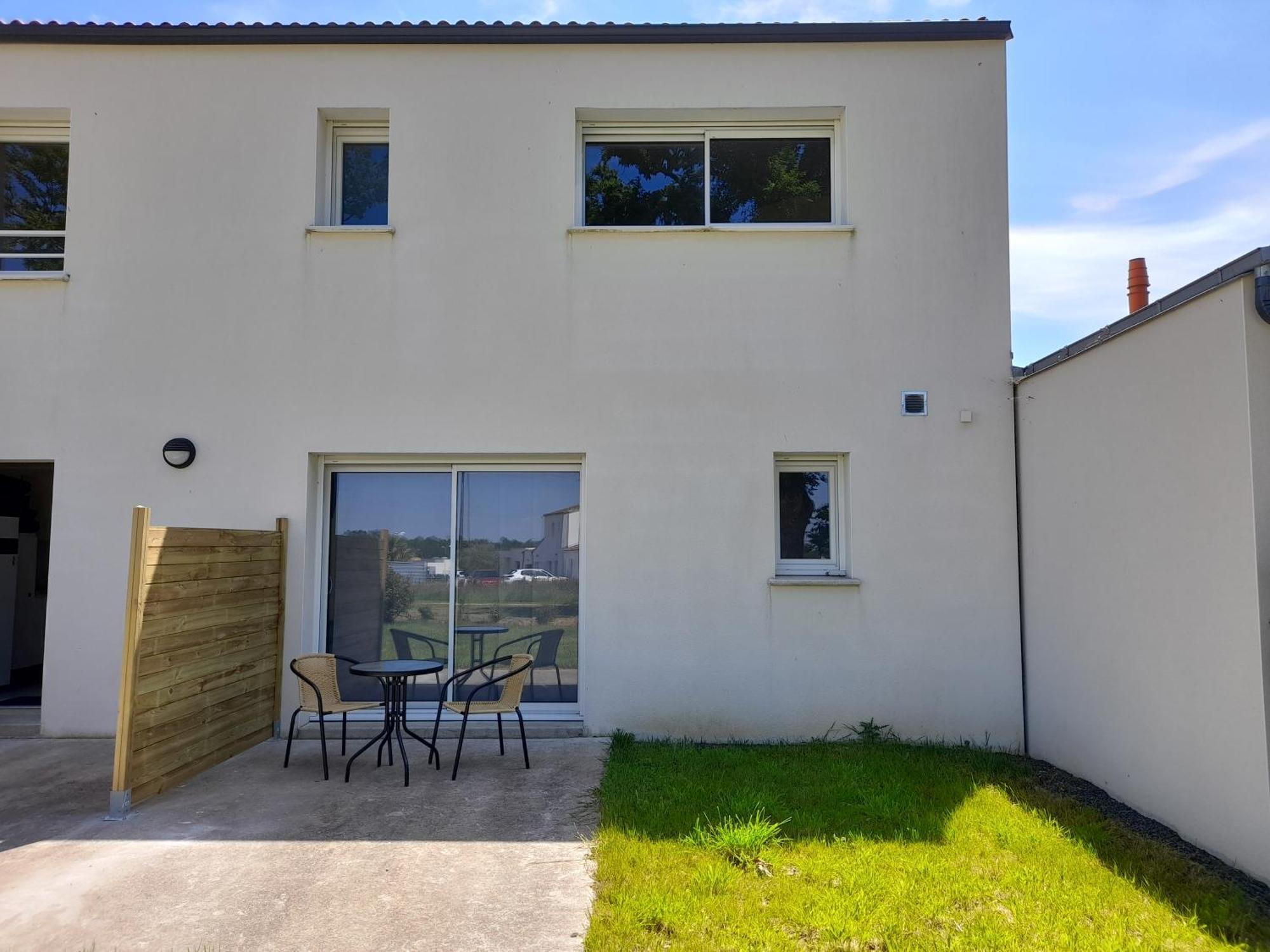 Studio Lumineux Avec Terrasse ลารอช-ซูร์-ยง ภายนอก รูปภาพ