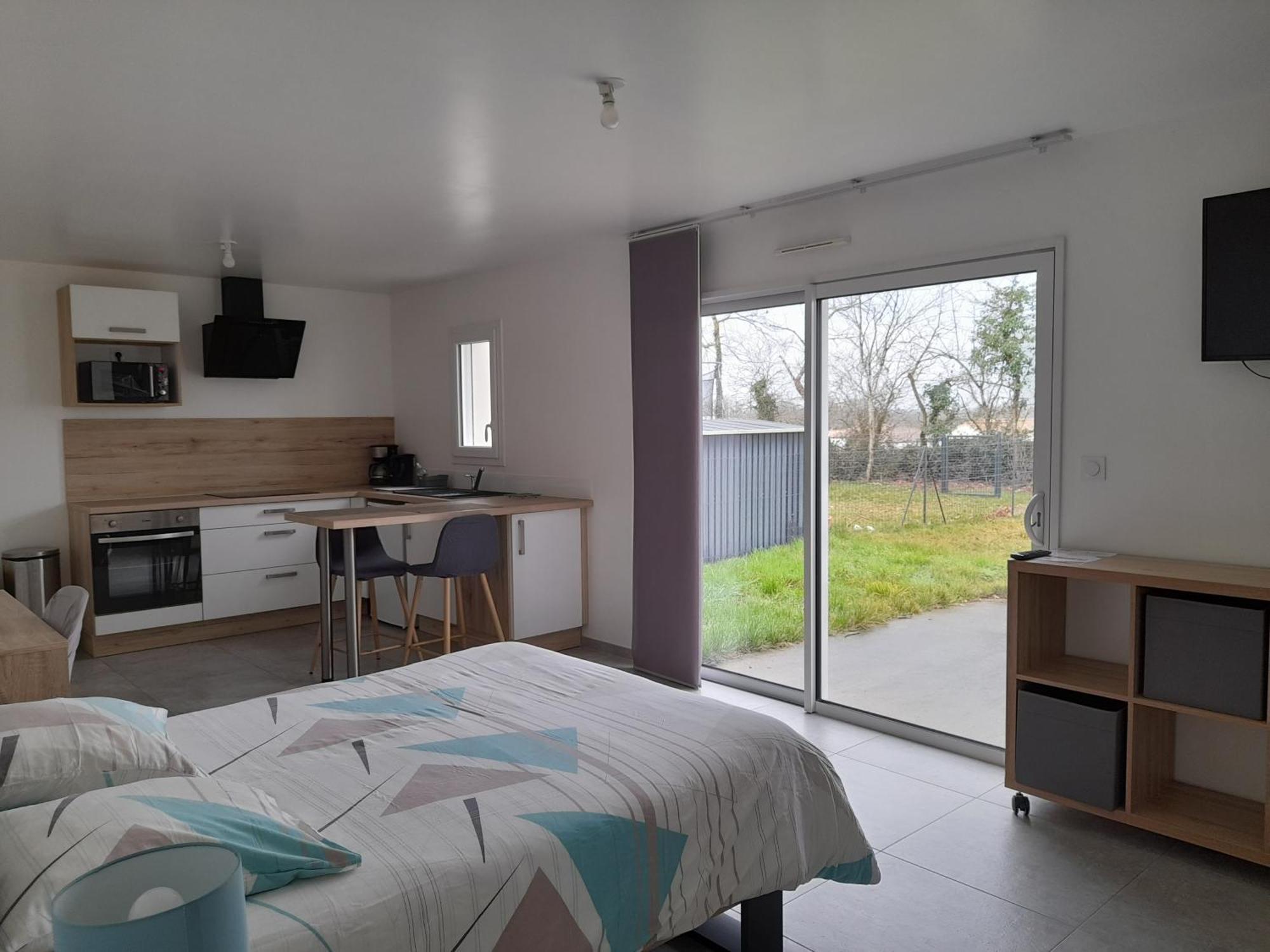 Studio Lumineux Avec Terrasse ลารอช-ซูร์-ยง ภายนอก รูปภาพ